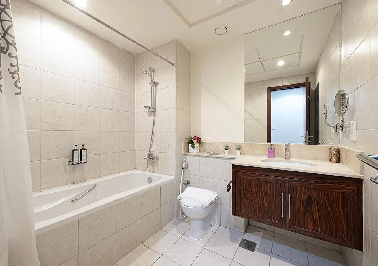 Stunning 2 Bedroom Burj Khalifa Fountain Views 迪拜