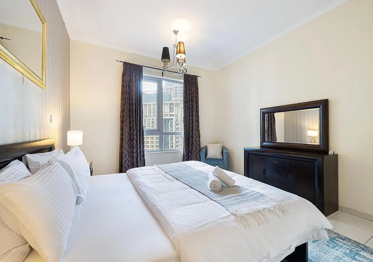 Stunning 2 Bedroom Burj Khalifa Fountain Views 迪拜 公寓