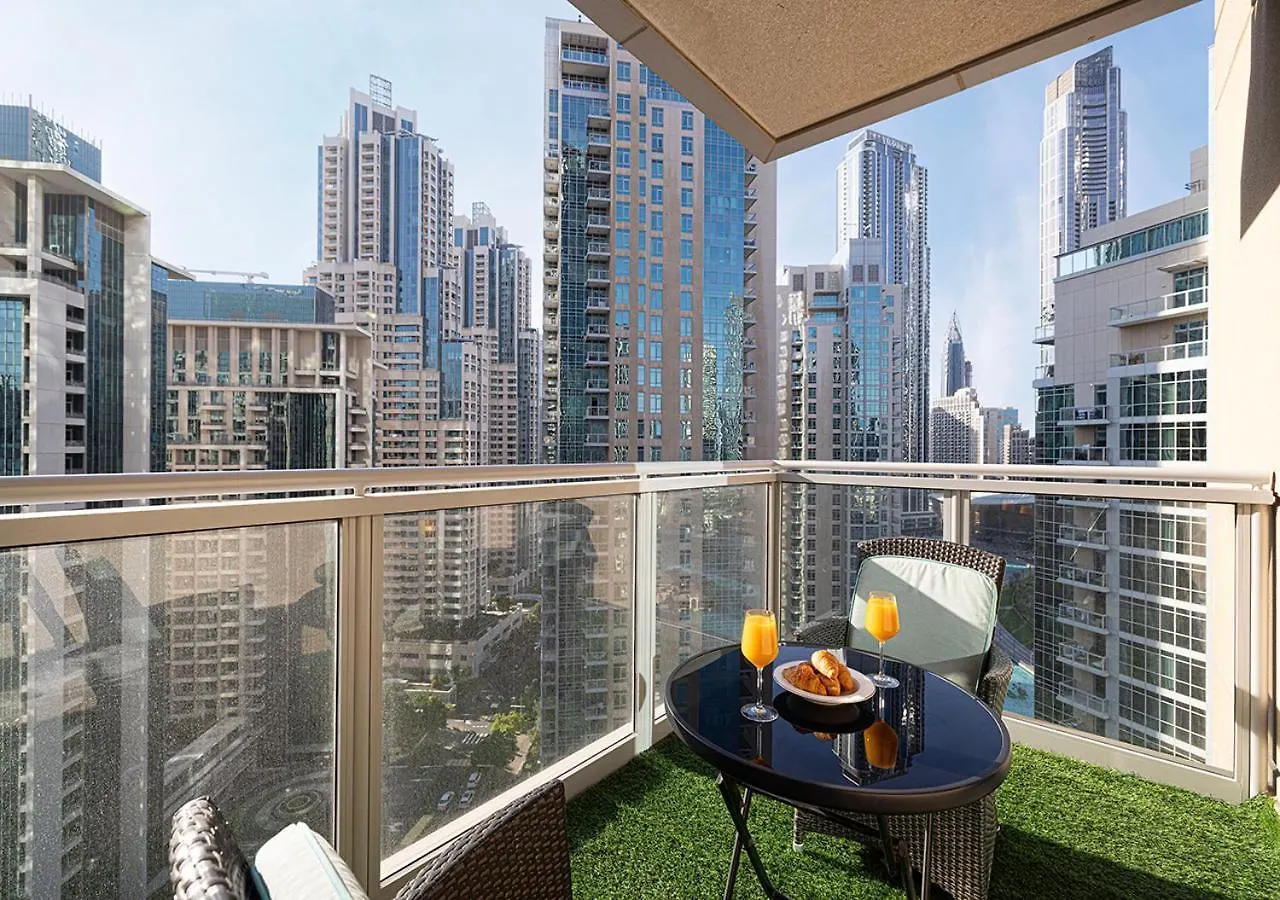Stunning 2 Bedroom Burj Khalifa Fountain Views 迪拜