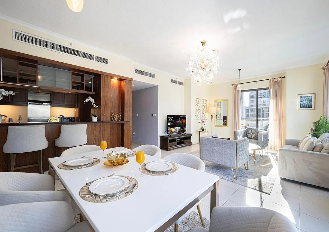 Stunning 2 Bedroom Burj Khalifa Fountain Views 迪拜 公寓