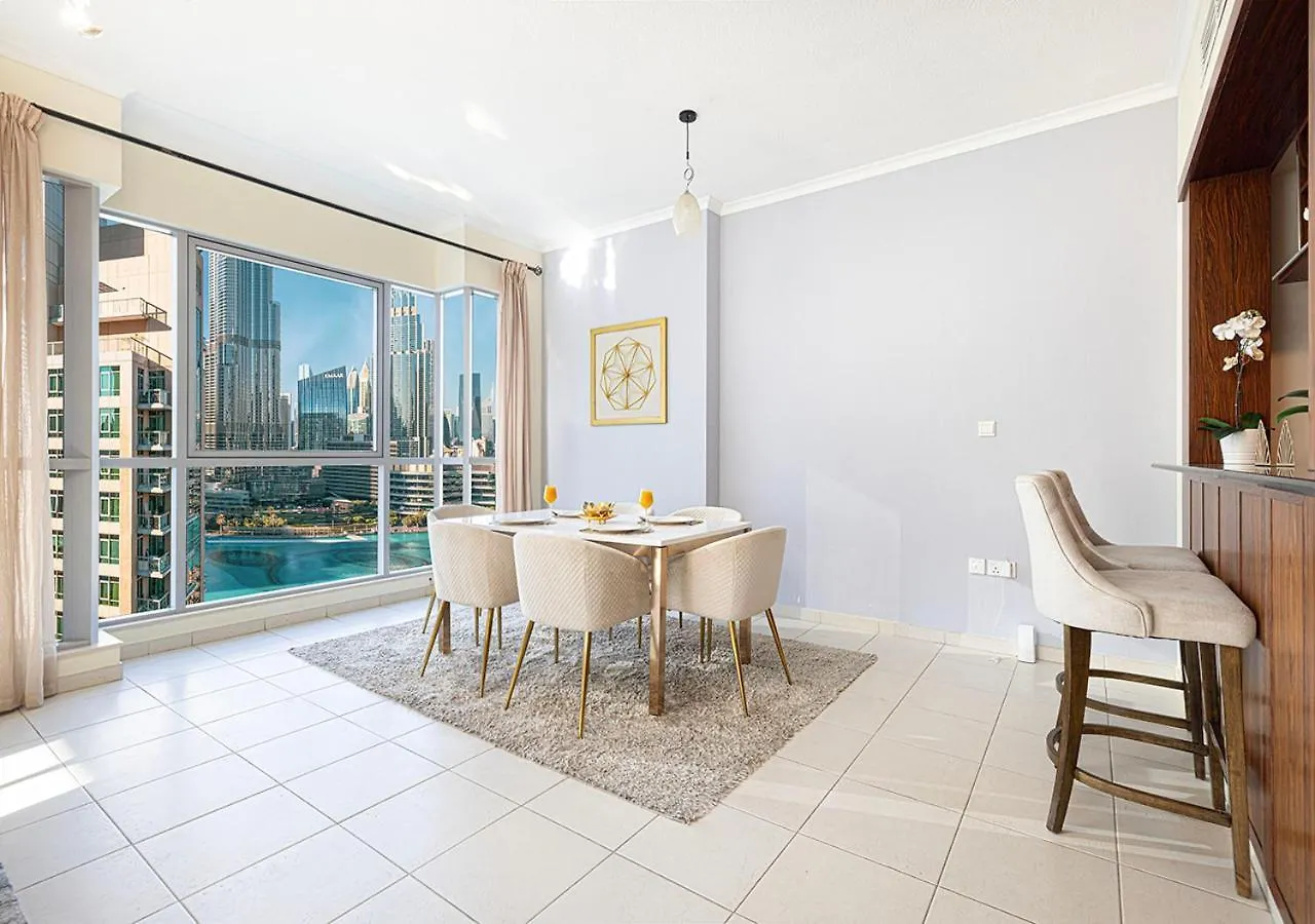 Stunning 2 Bedroom Burj Khalifa Fountain Views 迪拜